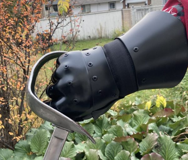 Black Prince gauntlets - Image 5